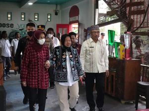Mensos Risma Temui Pasutri-2 Balita Korban Perdagangan Orang Mensos Risma Temui Pasutri-2 Balita Korban Perdagangan Orang