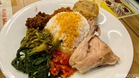 Dokter Gizi Ungkap Cara Makan Nasi Padang 'Anti Kalap' saat Diet