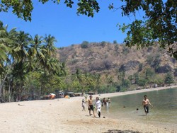 Nikmati Panorama Pantai Oi Fanda di Bima Sambil Camping!