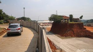 6 Foto Pembongkaran Rumah di Tengah Proyek Tol Cijago