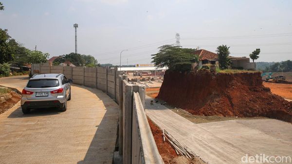 6 Foto Pembongkaran Rumah di Tengah Proyek Tol Cijago