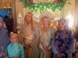 Bule Polandia Dinikahi Pria Sinjai, Boyong 26 Orang Keluarga Hadiri Resepsi Bule Polandia Dinikahi Pria Sinjai, Boyong 26 Orang Keluarga Hadiri Resepsi