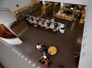 Perpustakaan di Barcelona Jadi Tempat Berlindung Saat Panas Menerjang Perpustakaan di Barcelona Jadi Tempat Berlindung Saat Panas Menerjang