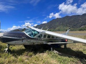 Ban Pecah, Pesawat Smart Air Tergelincir Saat Mendarat di Papua Tengah