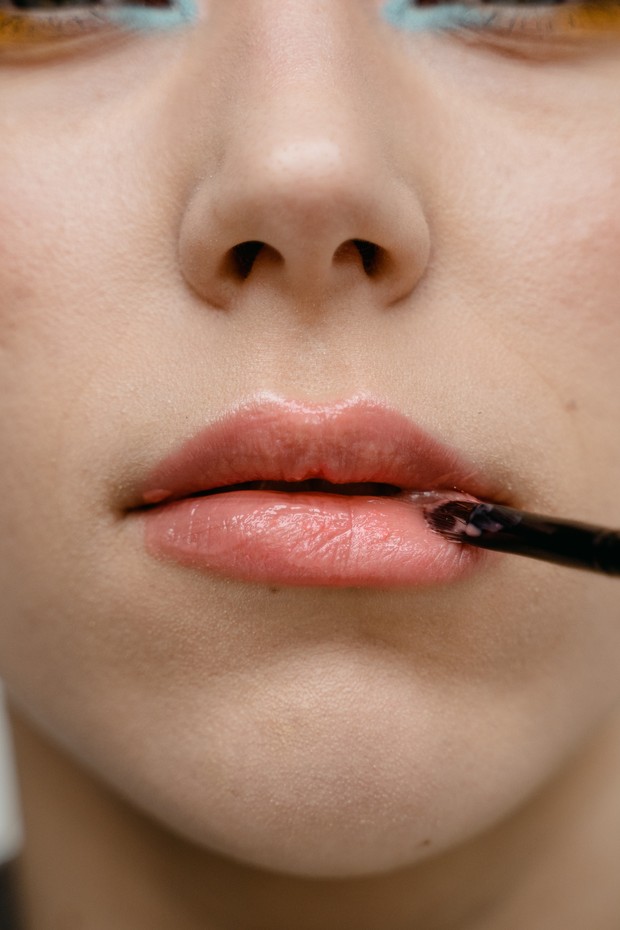 Pilih lipstik dengan warna natural/Foto: Pexels/Mart Production Pilih lipstik dengan warna natural/Foto: Pexels/Mart Production