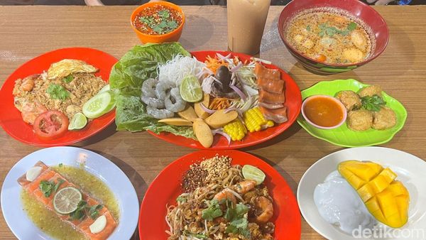 Aroy! Cicip Masakan Thailand Otentik di Warung Tenda yang Viral