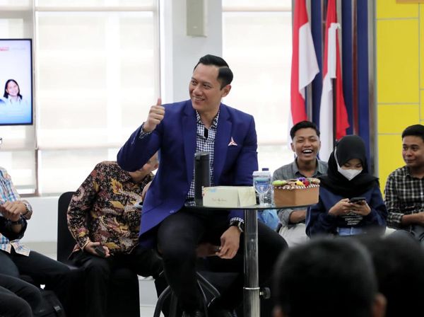 Semringah AHY jadi Pembicara di UGM