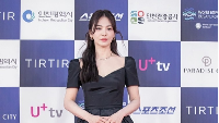 7 Foto Song Hye Kyo Pakai Perhiasan Rp 1,8 M Saat Raih Gelar Aktris Terbaik