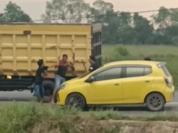 Sopir Truk di Kalsel Dikeroyok Usai Serempet Minibus, 1 Pelaku Ditangkap