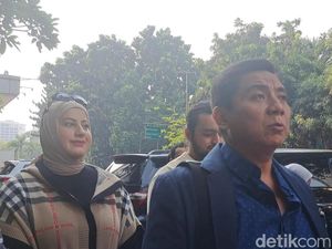 Tasyi Athasyia dan Suami Jalani Pemeriksaan Usai Laporkan Sejumlah Akun Tasyi Athasyia dan Suami Jalani Pemeriksaan Usai Laporkan Sejumlah Akun