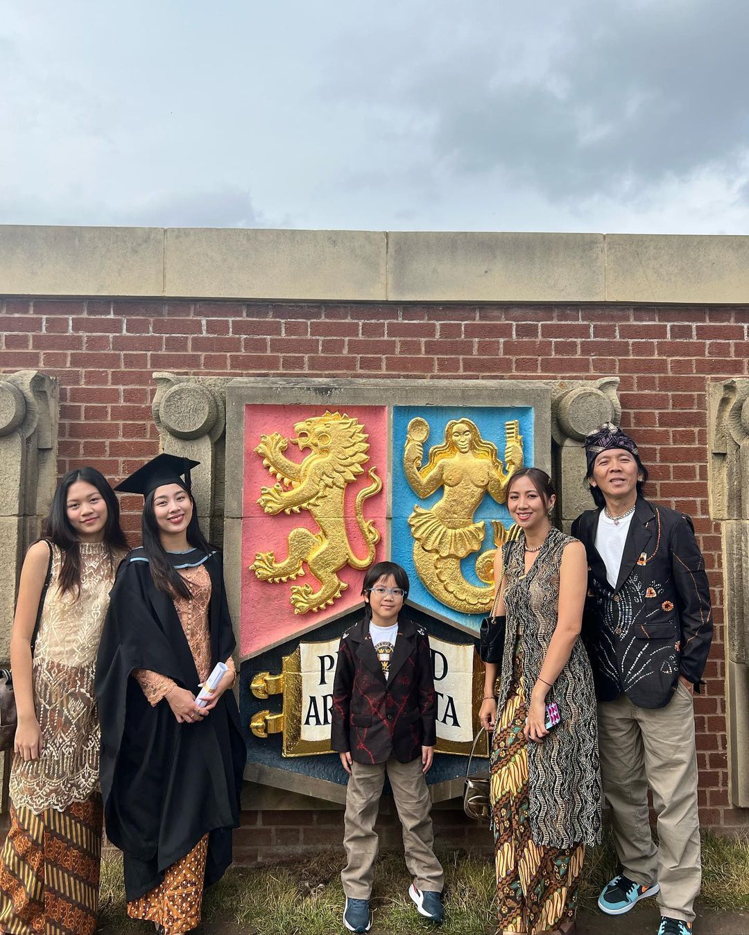 Wisuda Mezzaluna Anak Bimbim Slank