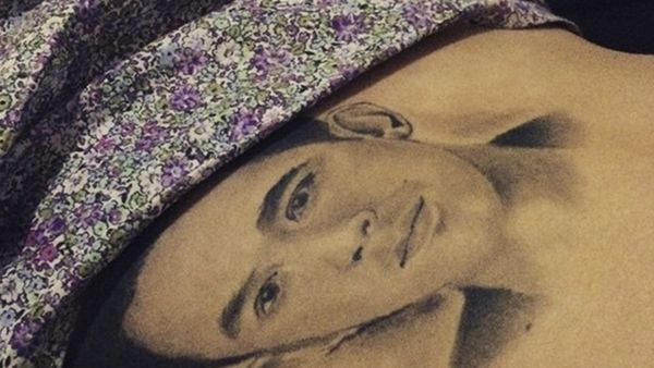 Selain Rendy Kjaernett, 10 Artis Ini Punya Tato Nama hingga Wajah Pasangan