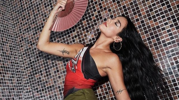 Rahasia Dua Lipa dalam menjaga bentuk tubuh