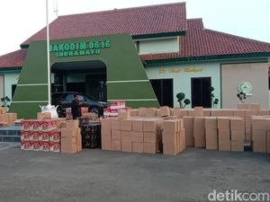 60 Ribu Botol Miras di Indramayu Disita dari 5 Lokasi 60 Ribu Botol Miras di Indramayu Disita dari 5 Lokasi