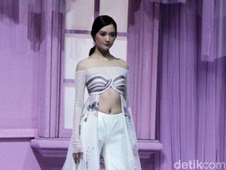 Tapak Tilas Kesuksesan Karier, Desainer Hian Tjen Sajikan Koleksi The Seed
