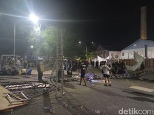 Video: Terjadi Lagi Kericuhan di Konser SID Video: Terjadi Lagi Kericuhan di Konser SID