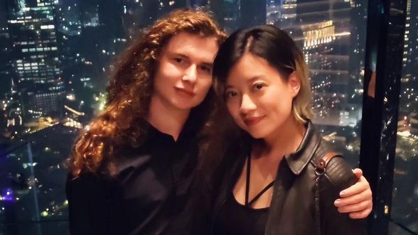 7 Potret Leony Trio Kwek Kwek dan Pacar Bule, Sudah Mulai Go Public