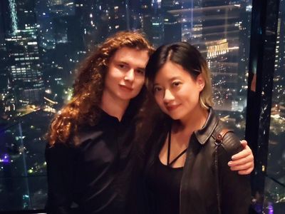 7 Potret Leony Trio Kwek Kwek dan Pacar Bule, Sudah Mulai Go Public