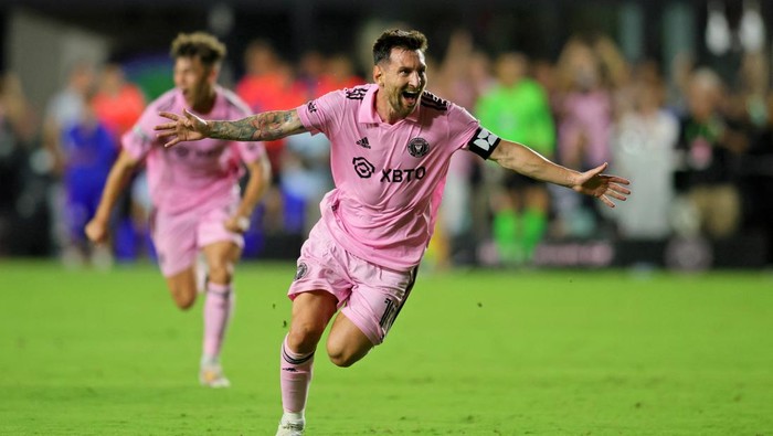 Jul 21, 2023; Fort Lauderdale, FL, USA; Inter Miami CF forward Lionel Messi (10) celebrates after scoring a goal against Cruz Azul during the second half at DRV PNK Stadium. Mandatory Credit: Sam Navarro-USA TODAY Sports