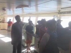 Kondisi Penumpang Kapal Mutiara Barat yang Terombang-ambing 24 Jam Lebih