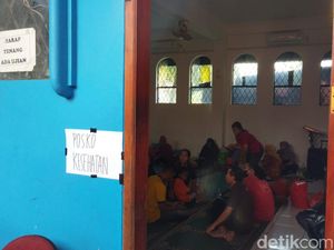 Mengungsi di Sekolah, Korban Kebakaran Setiabudi Butuh Banyak Bantuan Mengungsi di Sekolah, Korban Kebakaran Setiabudi Butuh Banyak Bantuan