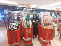 Detik-detik Jelang Transmart Full Day Sale Tutup, Pengunjung Borong Belanjaan 3 Troli