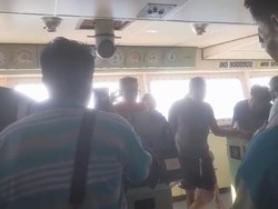 Kehabisan BBM, Kapal Tujuan Banyuwangi Terombang-ambing 18 Jam di Laut Bali