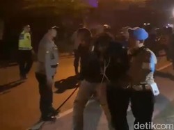 Polisi Bubarkan Konvoi Pesilat di Gresik dengan Gas Air Mata