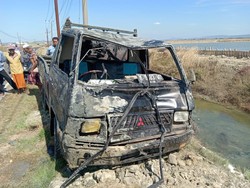 Pikap Hilang Kendali Tercebur Irigasi di Sumenep, Sopir Tewas Terjepit