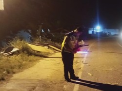 Pikup vs Tronton Adu Kambing di Jambi, 1 Orang Tewas!