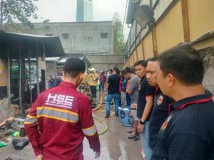 Polisi Selidiki Penyebab Kebakaran Gudang Proyek di Setiabudi Jaksel Polisi Selidiki Penyebab Kebakaran Gudang Proyek di Setiabudi Jaksel