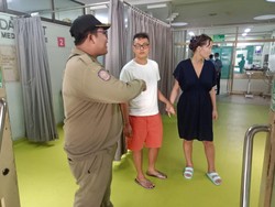 Diduga Depresi, Bule Linglung Diamankan Satpol PP Bali