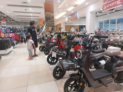 Transmart Full Day Sale Laris Manis! Pelanggan Borong 6 Sepeda Listrik