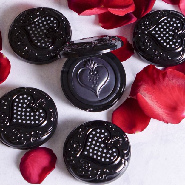 Anna Sui Black Cream Blush/ Foto: twitter.com/annasuicosme