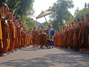 Melihat Umat Buddha Ikuti Arak-arakan Bakti Yatra di Borobudur