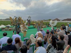 Ada Fashion Show-Wisata Pengolahan Tembakau di Festival Jember Kota Cerutu