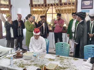 Istri Mendiang Sultan Ternate Nita Lantik Perangkat Adat-Konsolidasi Pileg Istri Mendiang Sultan Ternate Nita Lantik Perangkat Adat-Konsolidasi Pileg