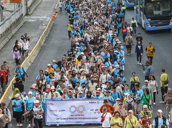 Jalan Sehat Bersama Komunitas Autism di Kawasan Sarinah