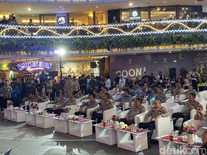 Kapolri Saksikan Grand Final Stand-Up Comedy HUT Bhayangkara ke-77 Kapolri Saksikan Grand Final Stand-Up Comedy HUT Bhayangkara ke-77