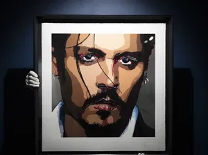 Johnny Depp Buat Lukisan Potret Dirinya, Mulai Dijual Seharga Rp 38 Juta
