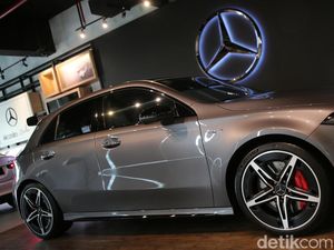 Mercedes-AMG A35 dan A45s Terbaru Hadir di Indonesia Mercedes-AMG A35 dan A45s Terbaru Hadir di Indonesia