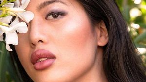 7 Foto Model Seksi Picu Kontroversi, Bikin Akun OnlyFans Gratis Buat Tentara