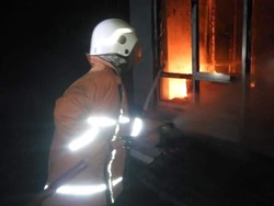 Rumah Ludes Terbakar gegara Penghuni Pikun Lupa Matikan Kompor