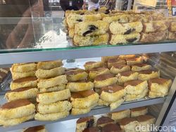 Pukis Khas Bangka yang Empuk Manis Ini Paling Laris di Taman Sunter Indah