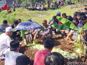 Warga Malang yang Meninggal Kecelakaan di Australia Akhirnya Dipulangkan Warga Malang yang Meninggal Kecelakaan di Australia Akhirnya Dipulangkan