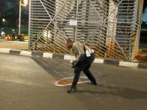 Pengendara Motor Tewas Usai Tabrak Tiang MRT di Blok M, Penumpang Kritis