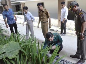 Bupati Suwirta Pungut Puntung Rokok Saat Sidak KTR di Hotel