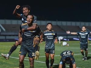 PSM Makassar Tertinggal 0-1 dari Dewa United Lewat Gol Majed Osman PSM Makassar Tertinggal 0-1 dari Dewa United Lewat Gol Majed Osman