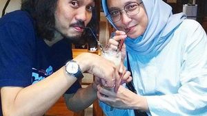 Duta Sheila On 7 Doyan Jajan Kaki Lima dan Makan di Warteg