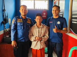 Saat Santri Minta Tolong Petugas Damkar Sukabumi